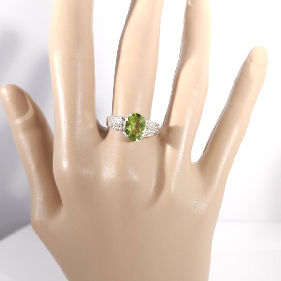 Peridot 1.9 Carats Ring Size 7 - Picture 8 of 8